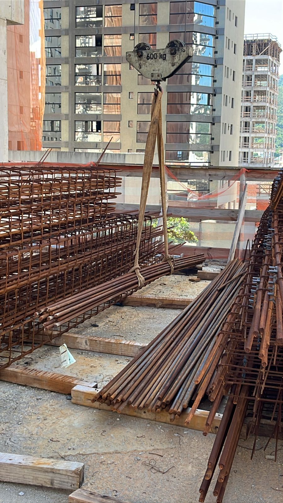 Grua e Aço Empreiteira